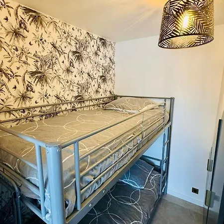 Beautiful Beachfront 4 Pers 아파트 칸느