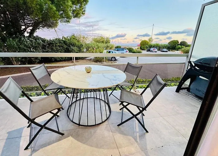 Beautiful Beachfront 4 Pers * Cannes