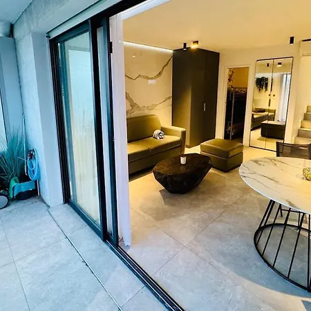 Beautiful Beachfront 4 Pers Appartamento