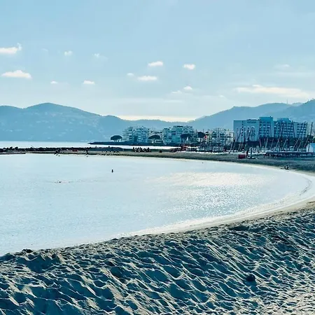 Beautiful Beachfront 4 Pers Lejlighed